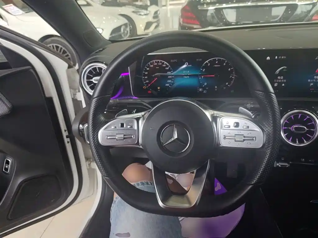 Mercedes-Benz A-Class 2020 — фото 11