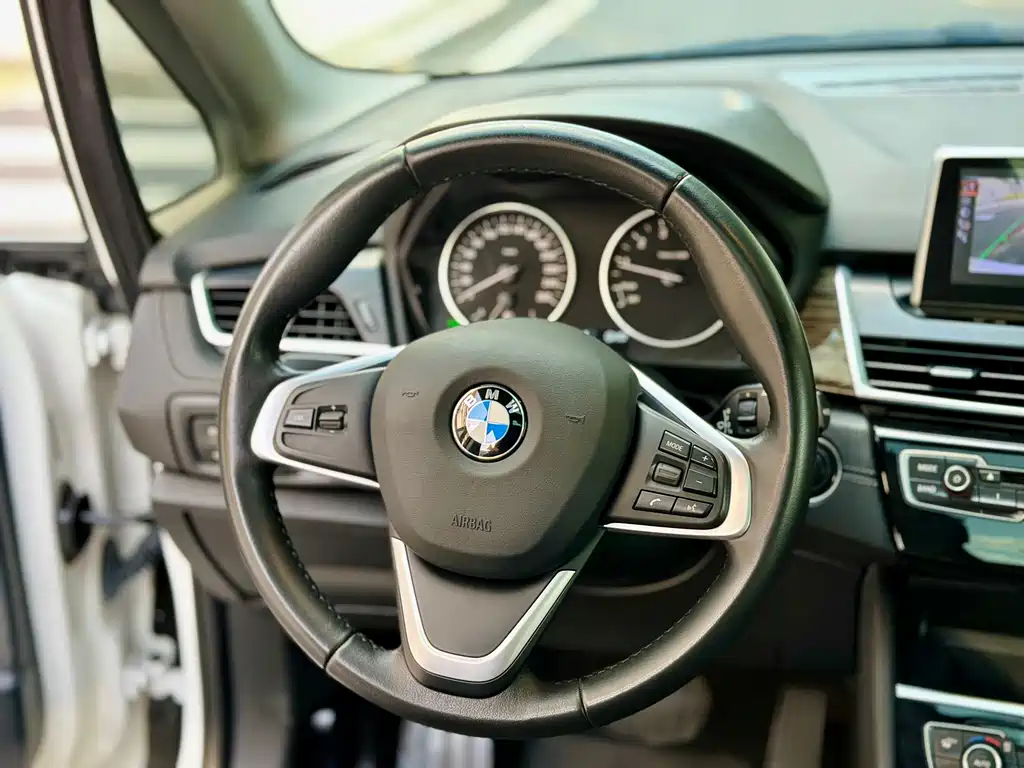 BMW 2 Series Station Wagon 2015 — фото 14