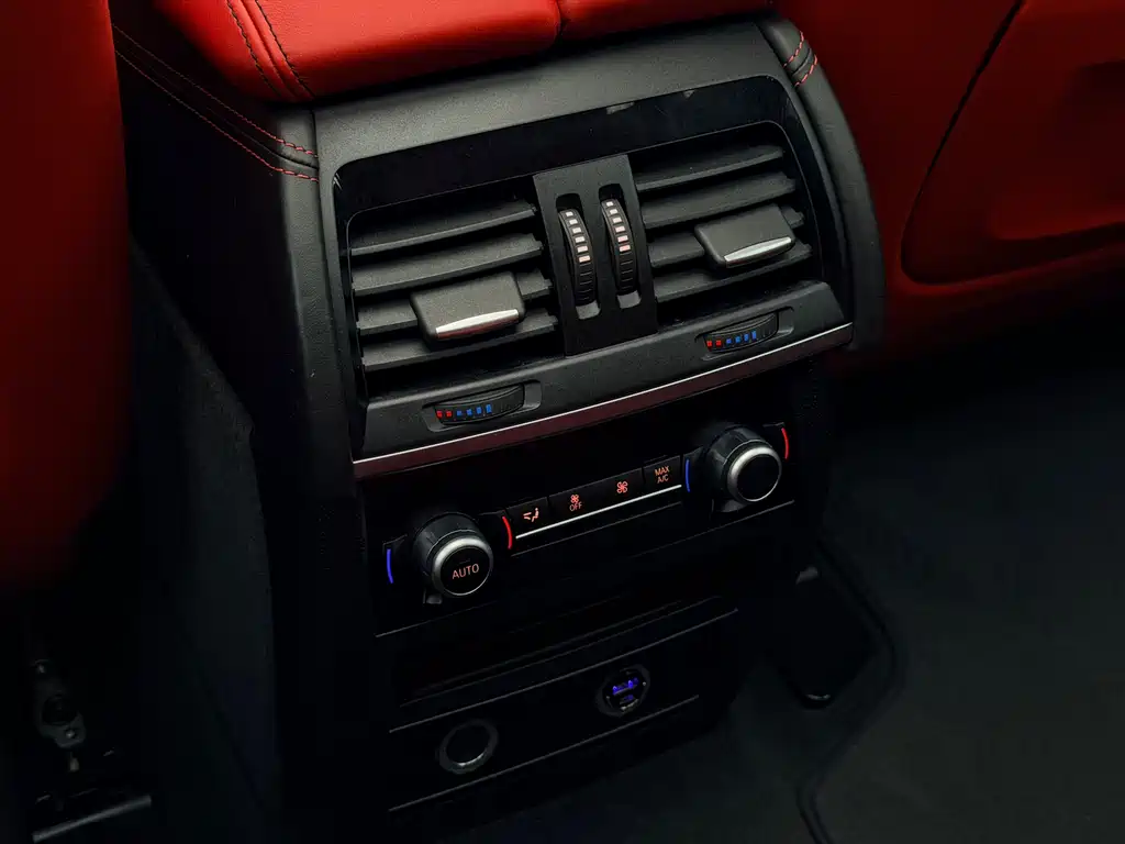BMW X5 M 2015 — фото 23