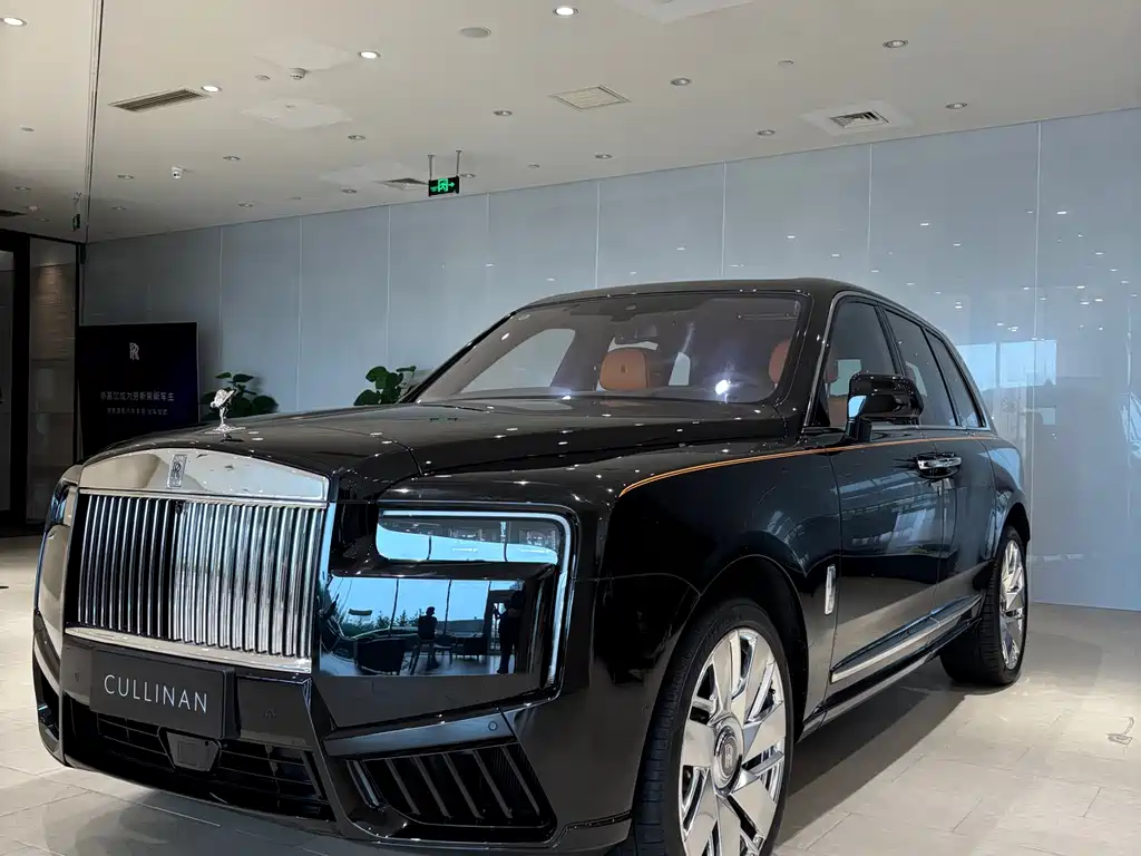 Rolls-Royce Cullinan — фото 1