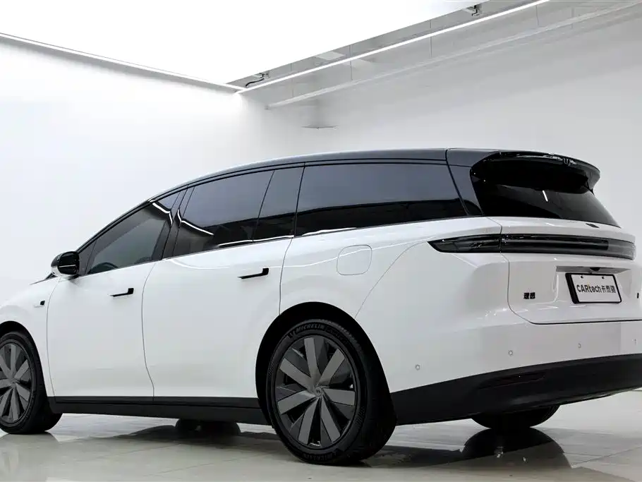 Li Auto i8 2026