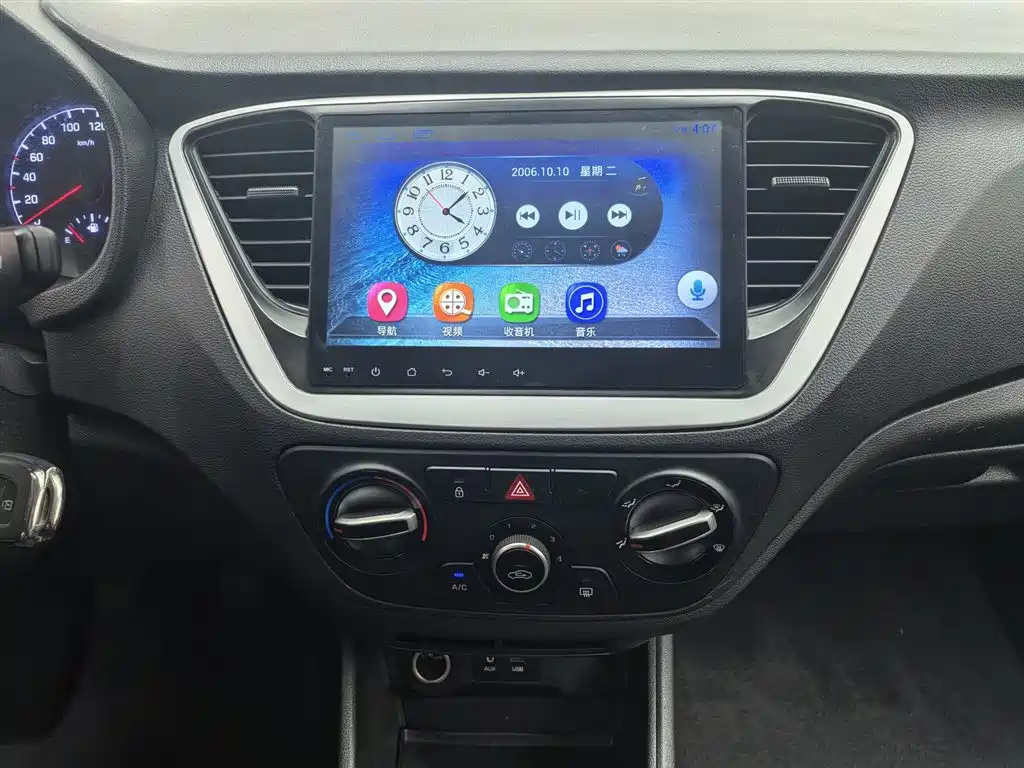 Hyundai Verna 2017 — фото 12
