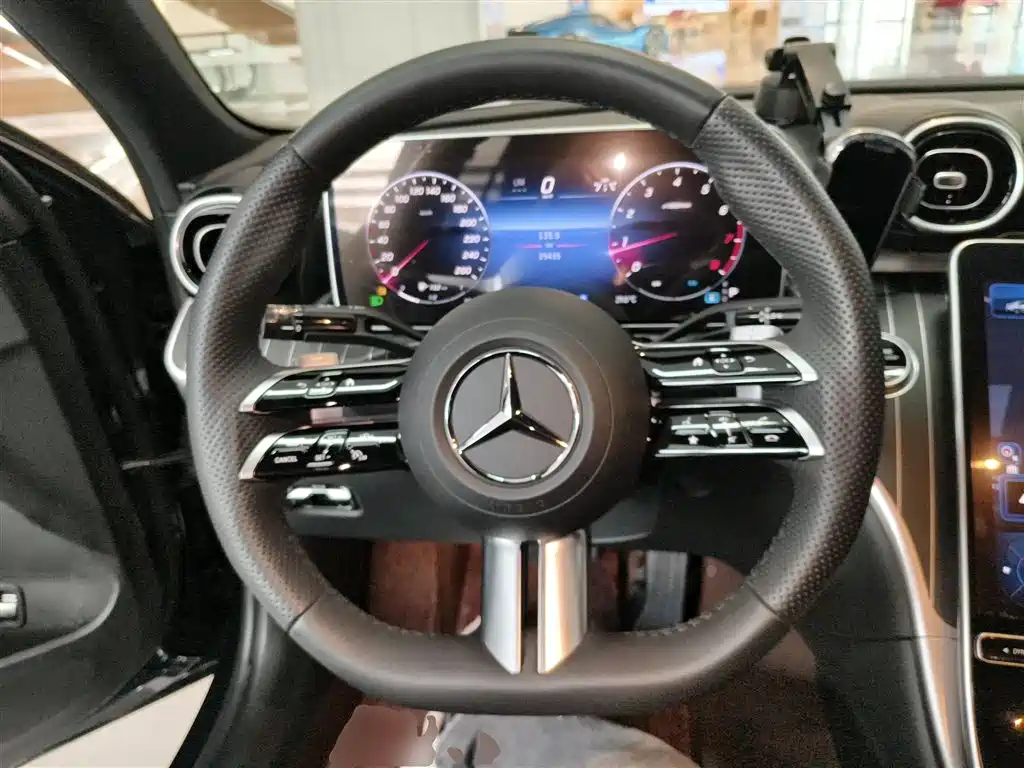 Mercedes-Benz C-Class 2023 — фото 11