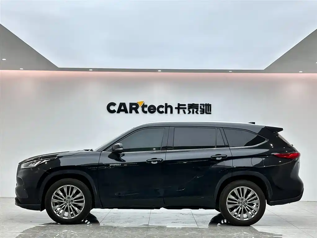 Toyota Highlander 2021 — фото 2