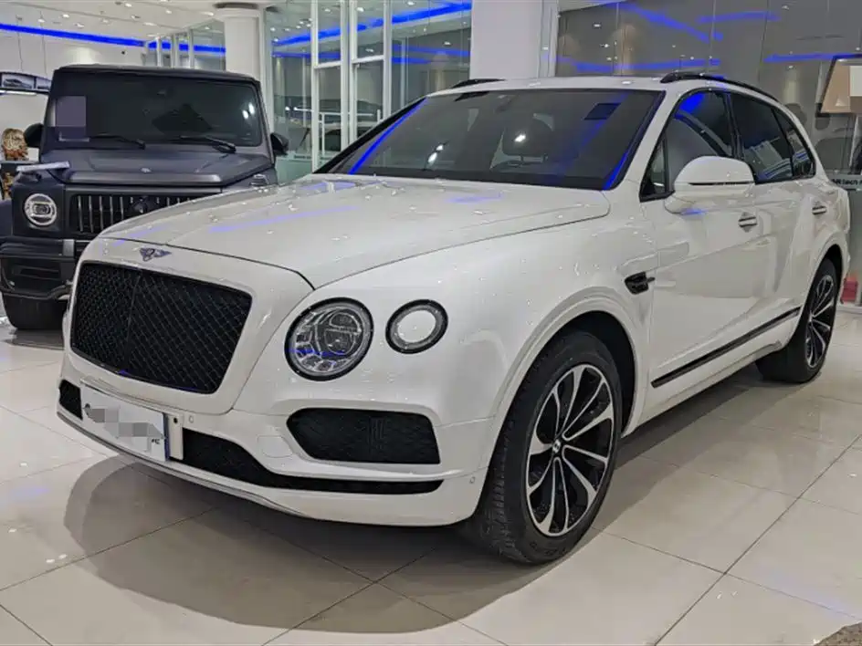 Bentley Bentayga PHEV 2019 — фото 1