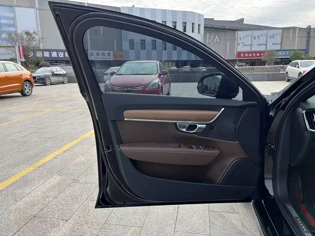 Volvo S90 2022 — фото 10