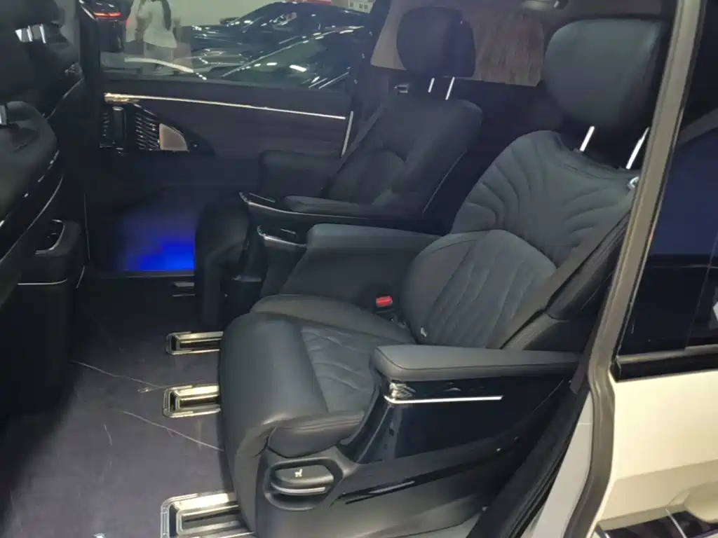 GAC Motor Trumpchi M8 2024 — фото 17