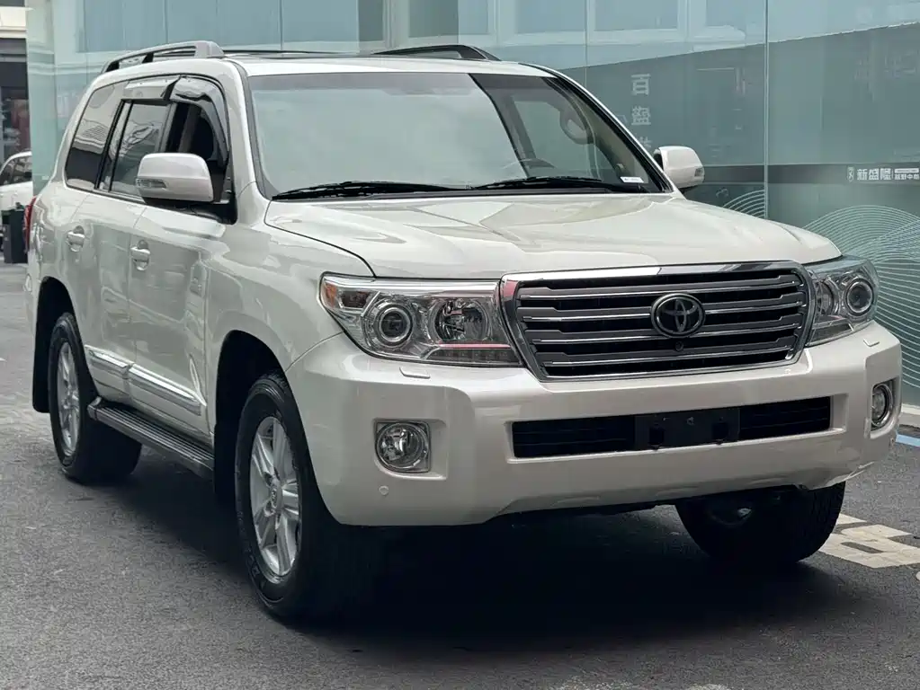 Toyota Land Cruiser 2014 — фото 1