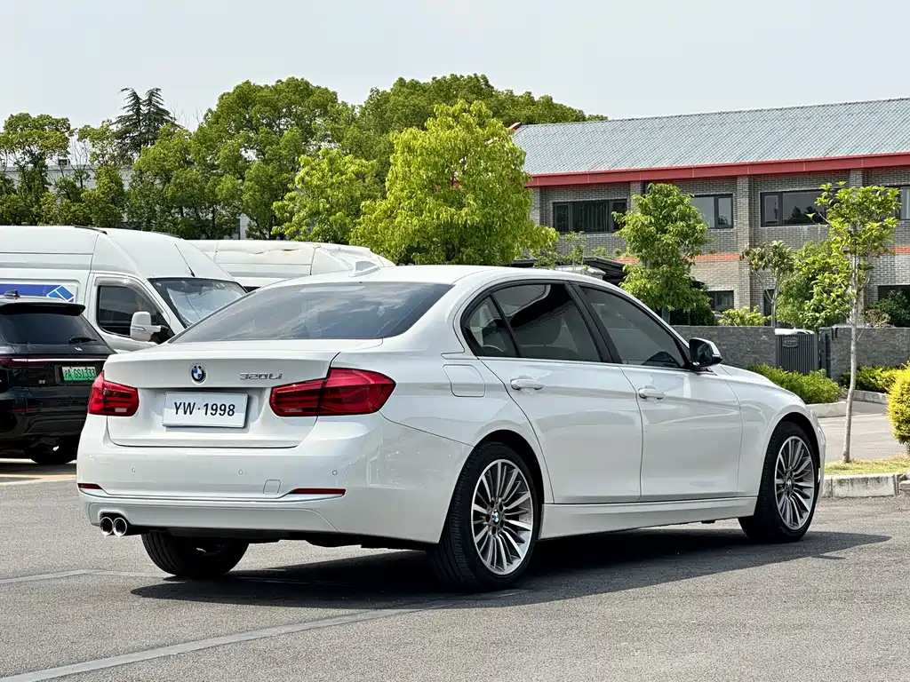 BMW 3 Series 2019 — фото 6