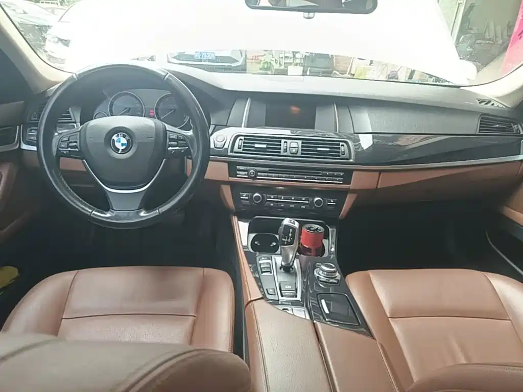 BMW 5 Series 2016 — фото 10