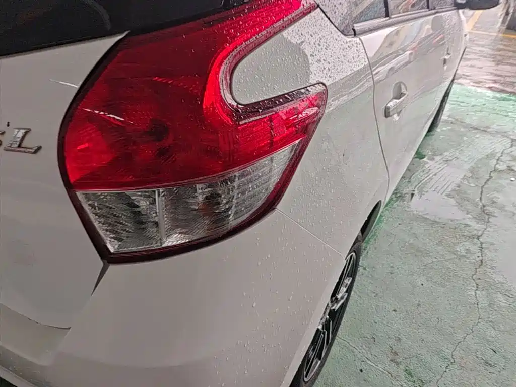 Toyota Yaris L 2015 — фото 8