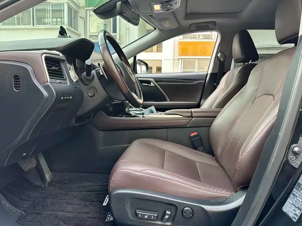 Lexus RX 2021