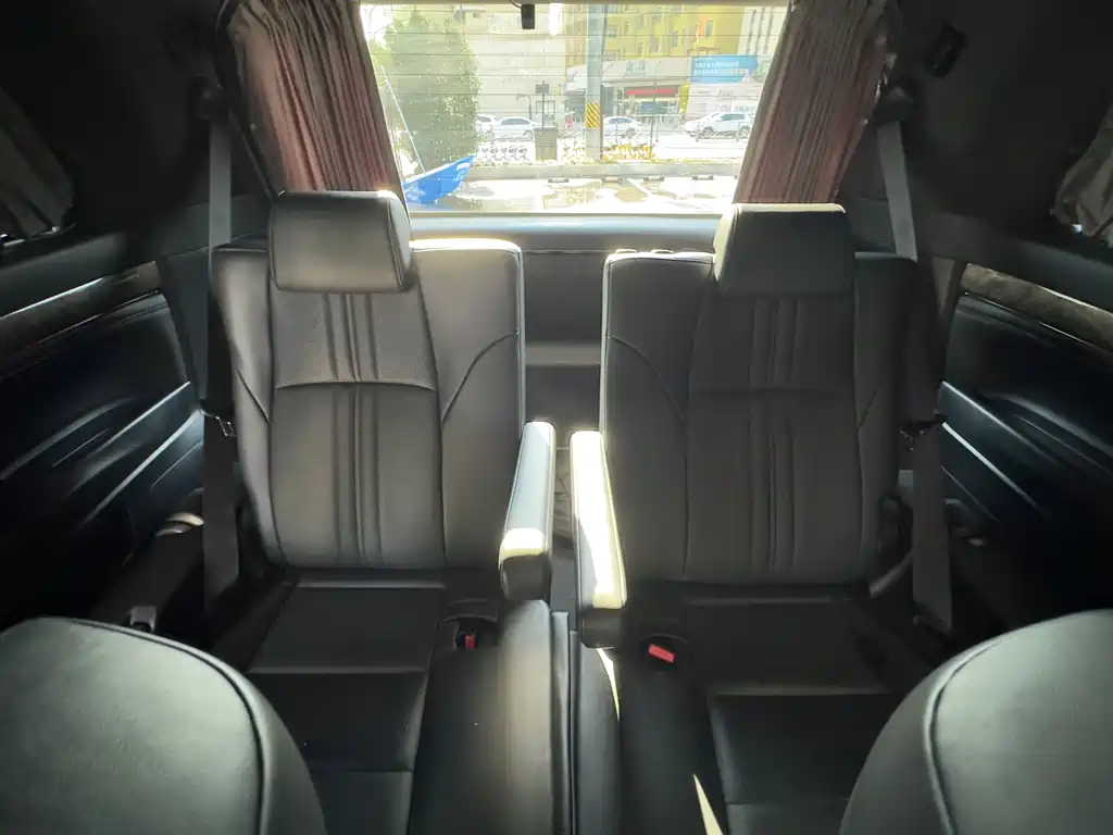 Toyota Alphard 2018 — фото 16