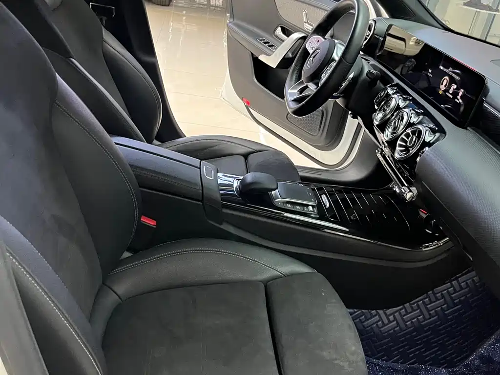 Mercedes-Benz A-Class 2021 — фото 10