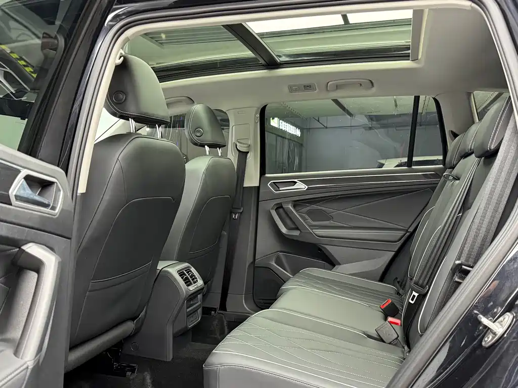 Volkswagen Tiguan L 2024 — фото 10