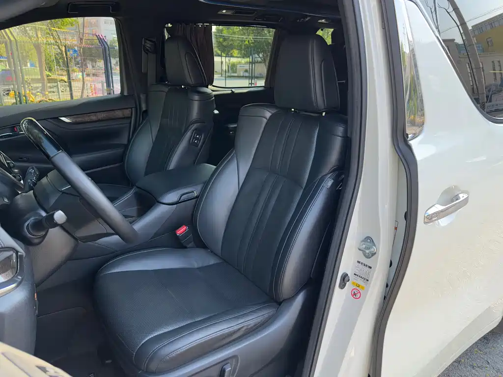 Toyota Alphard 2018 — фото 11