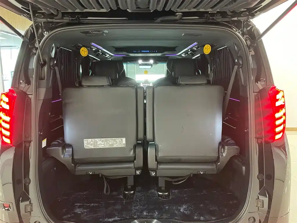 Toyota Alphard 2021 — фото 35