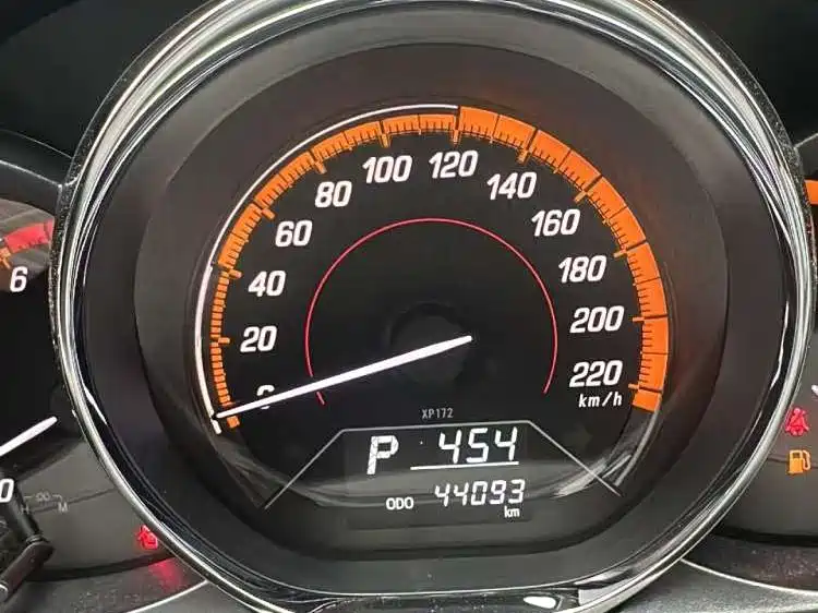 Toyota Yaris L 2023 — фото 4