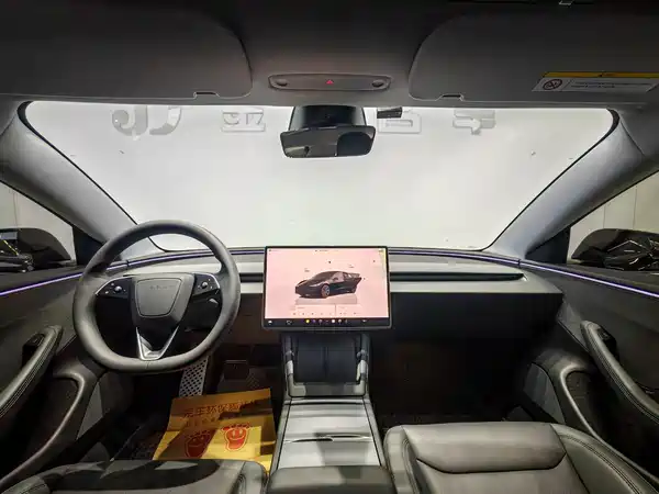 Tesla Model 3 2025