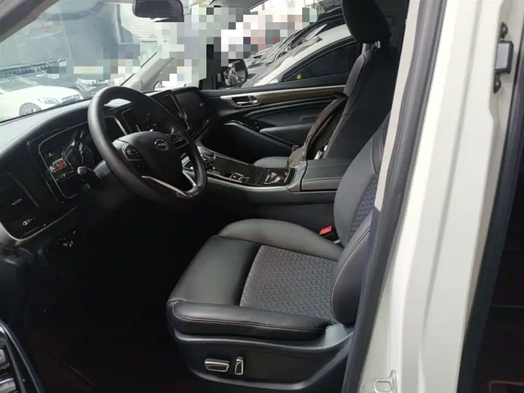GAC Motor Trumpchi M8 2022 — фото 15