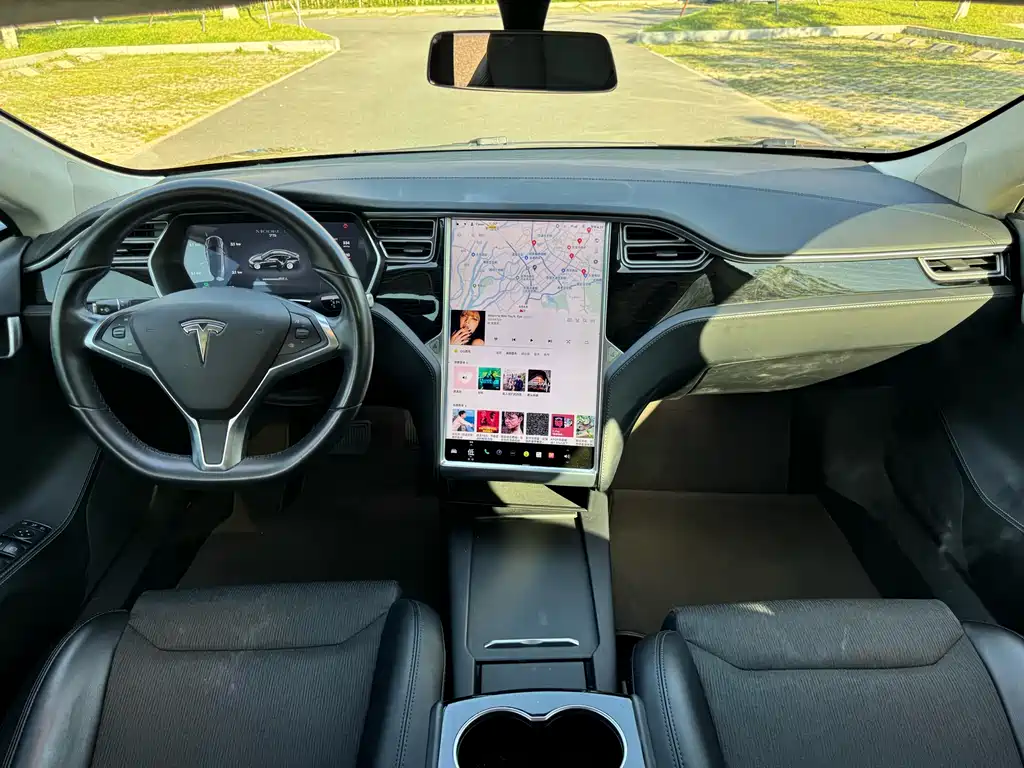 Tesla Model S 2017 — фото 13