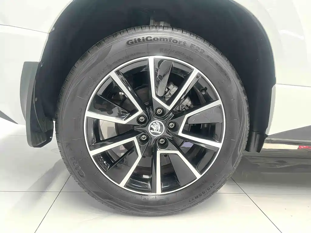 Skoda Karoq 2023 — фото 14