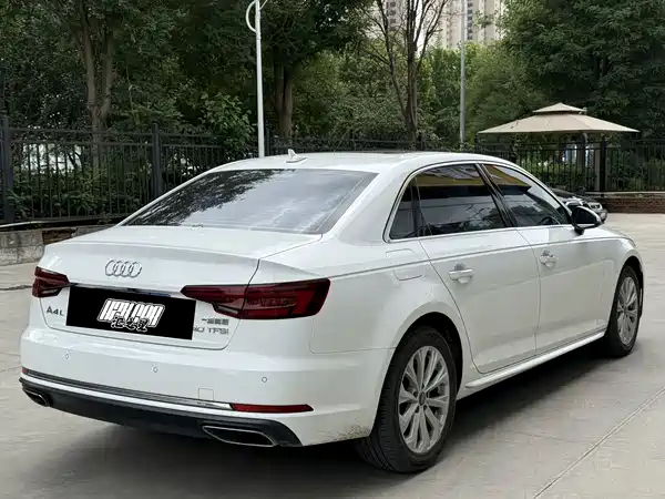 Audi A4L 2019