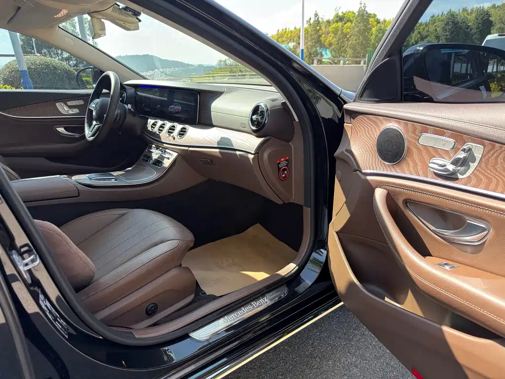 Mercedes-Benz E-Class 2020 — фото 37