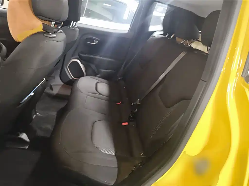 Jeep Renegade 2018 — фото 10
