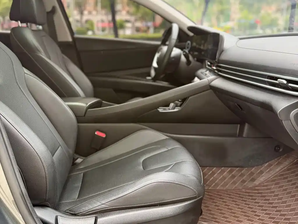 Hyundai Elantra 2023 — фото 13