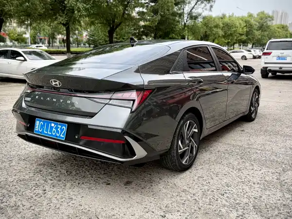 Hyundai Elantra 2023