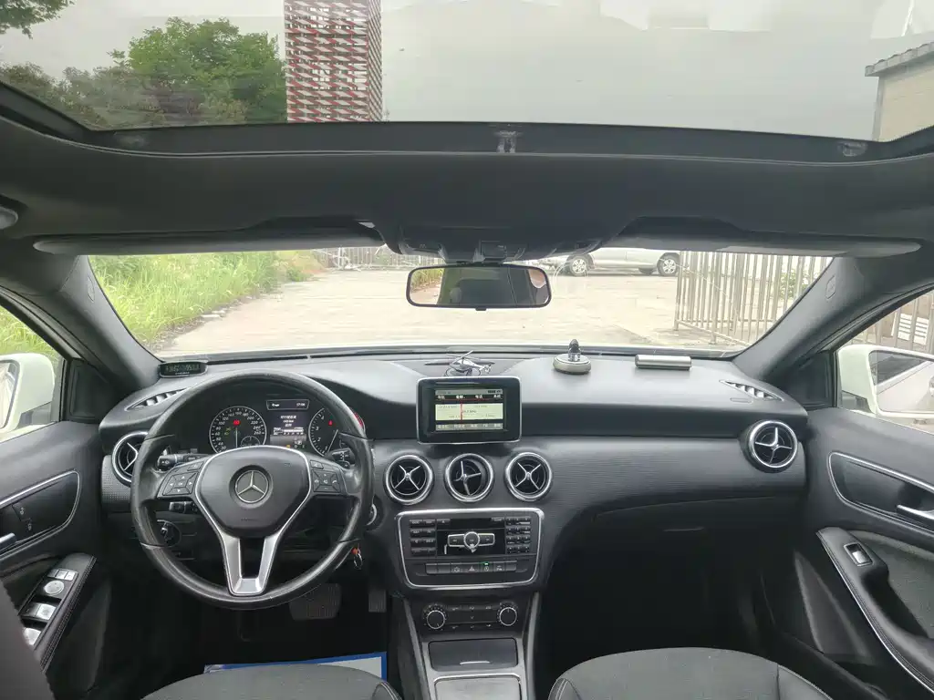 Mercedes-Benz A-Class 2015 — фото 12