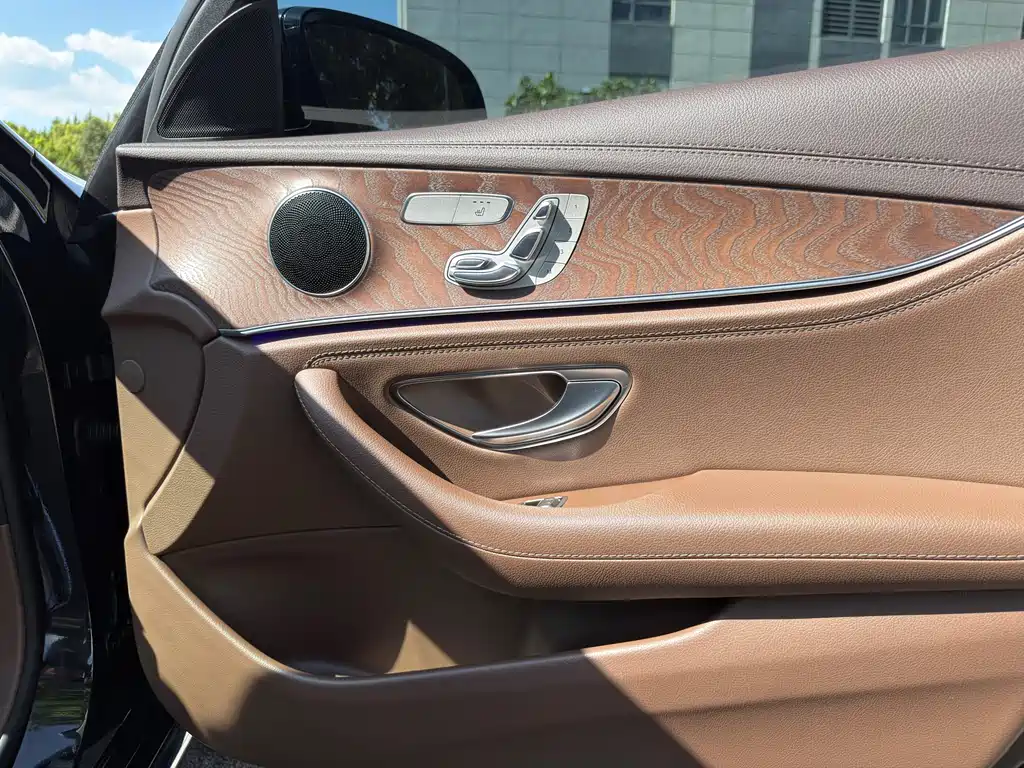 Mercedes-Benz E-Class 2020 — фото 34