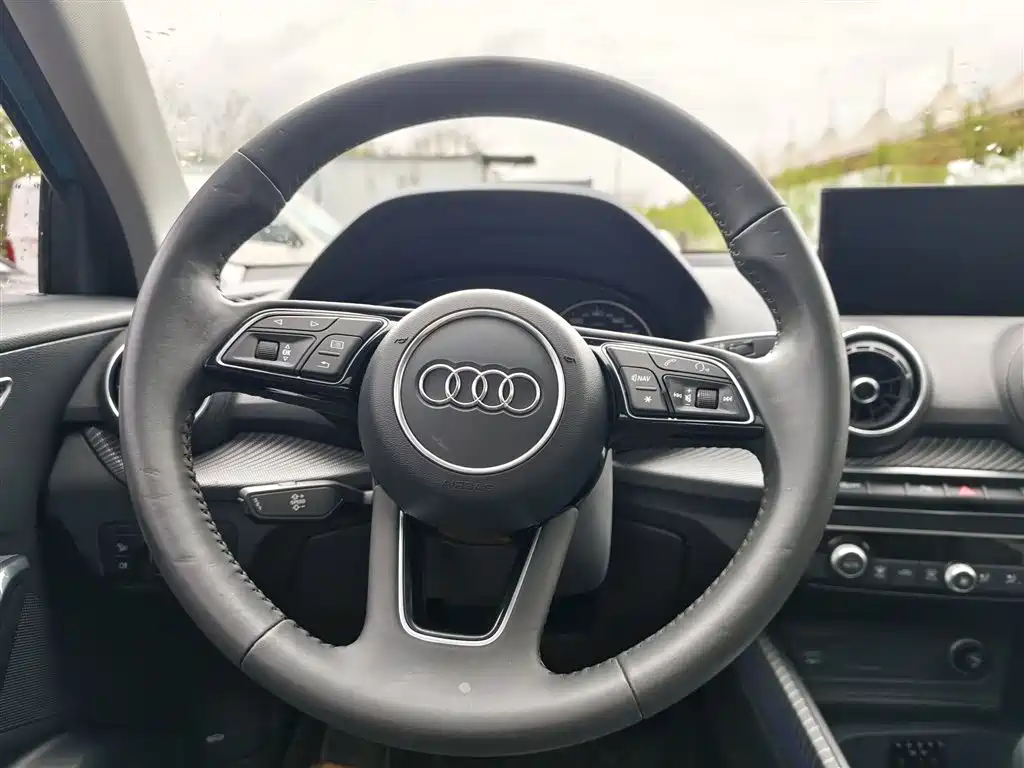 Audi Q2L 2020 — фото 3