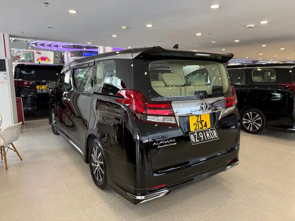 Toyota Alphard 2017 — фото 5