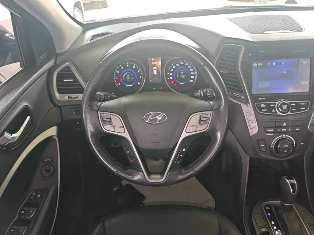 Hyundai Santa Fe 2016 — фото 11