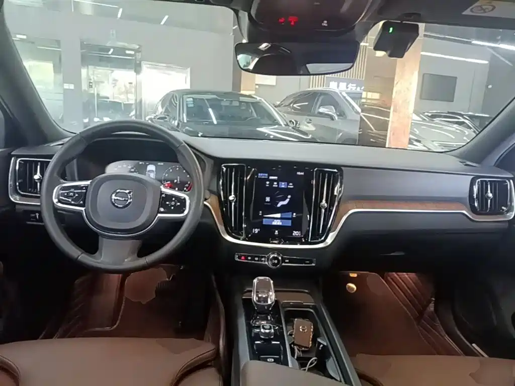 Volvo S60 2022 — фото 10