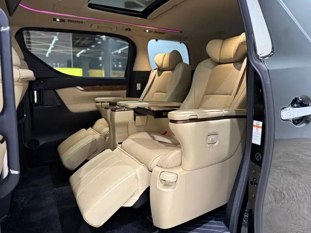 Toyota Alphard 2017 — фото 10