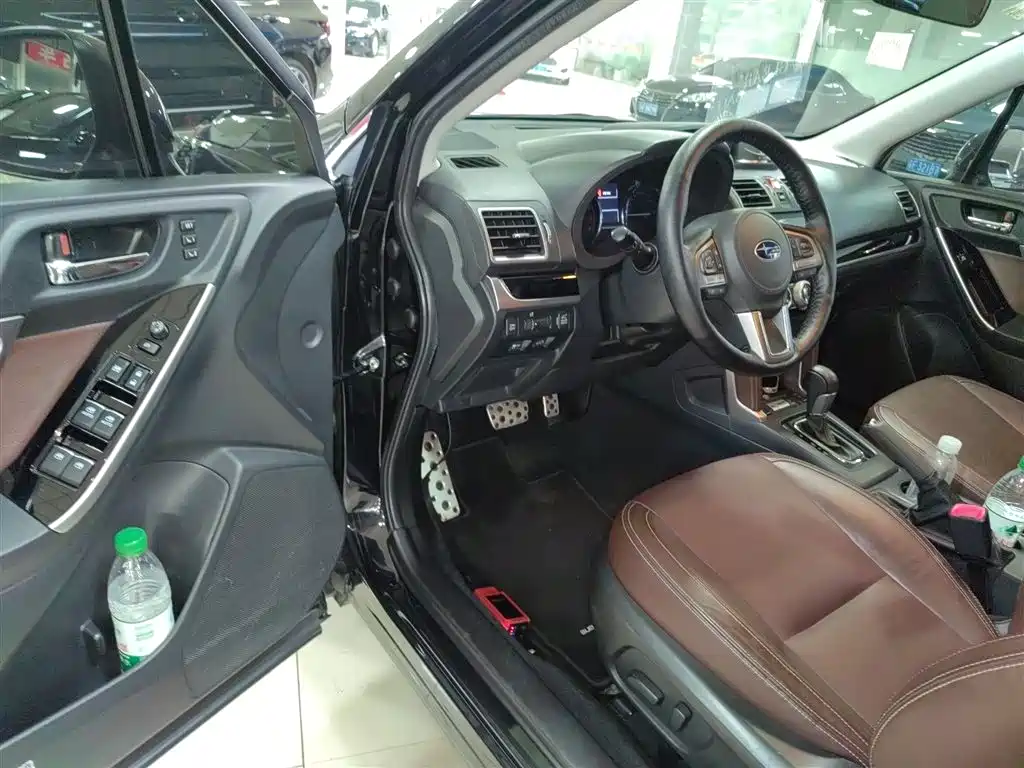 Subaru Forester 2016 — фото 12