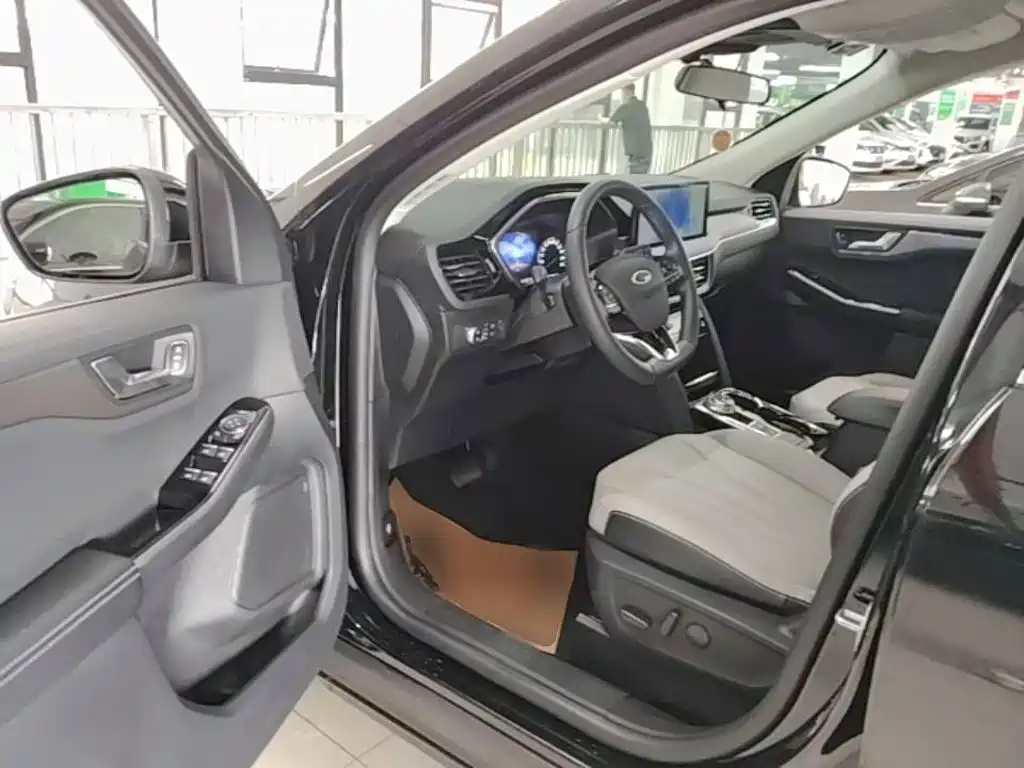 Ford Escape 2022 — фото 16