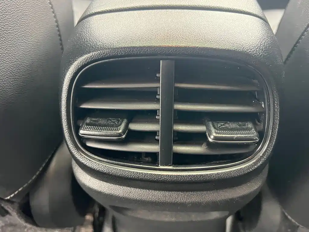 Hyundai Elantra 2023 — фото 11