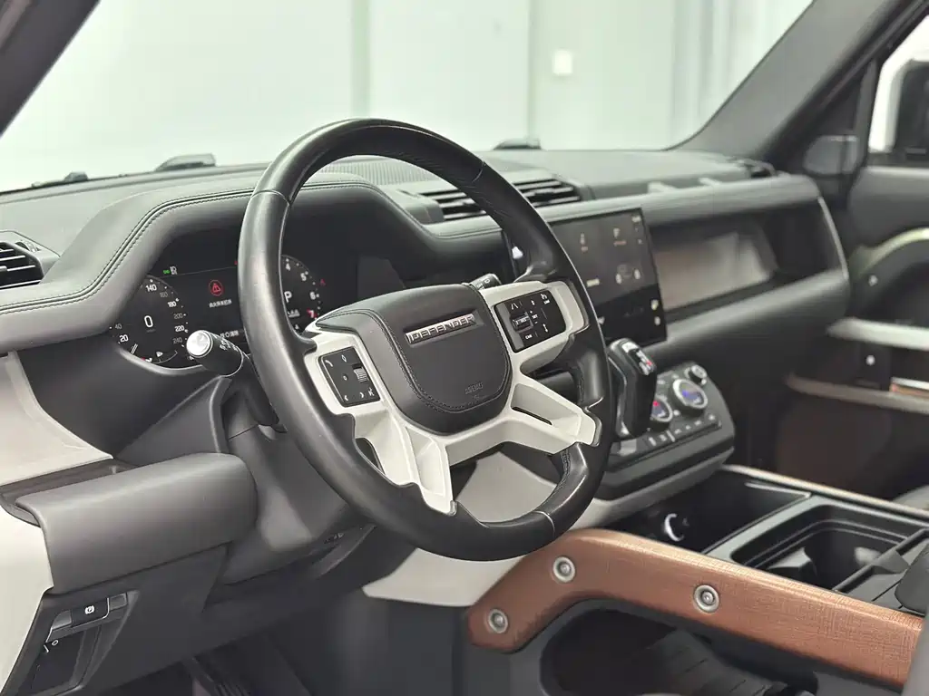 Land Rover Defender 2023 — фото 20