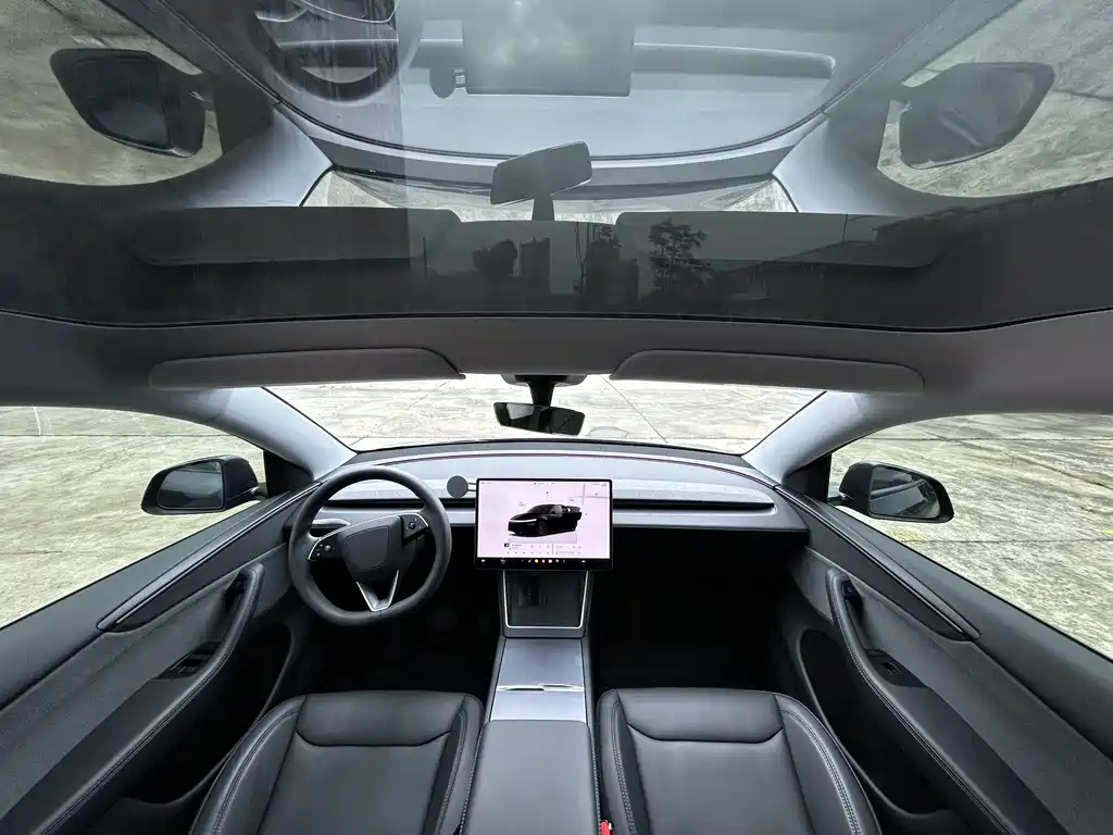 Tesla Model Y 2025 — фото 11