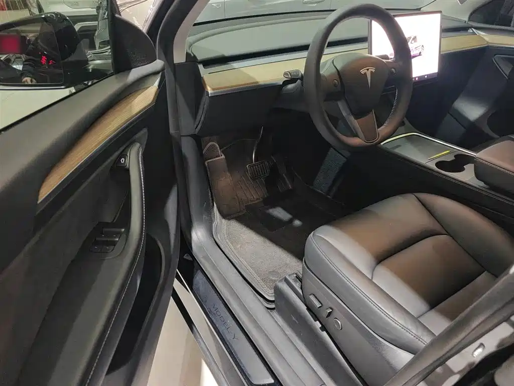 Tesla Model Y 2023 — фото 15