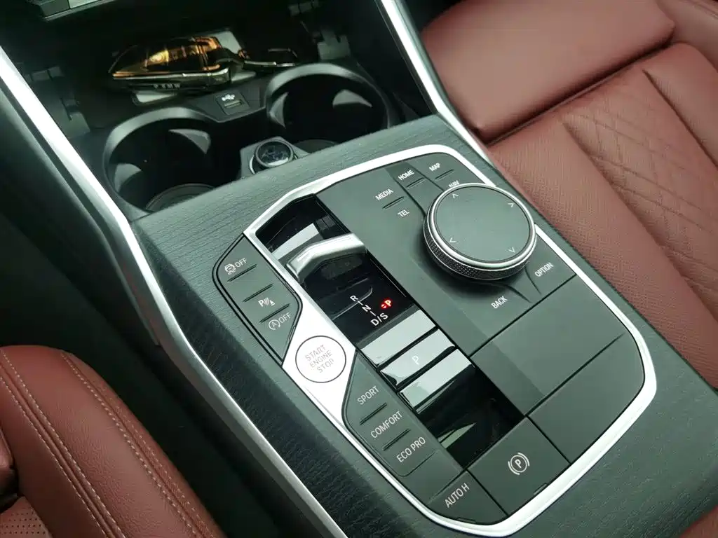 BMW 3 Series 2025 — фото 13
