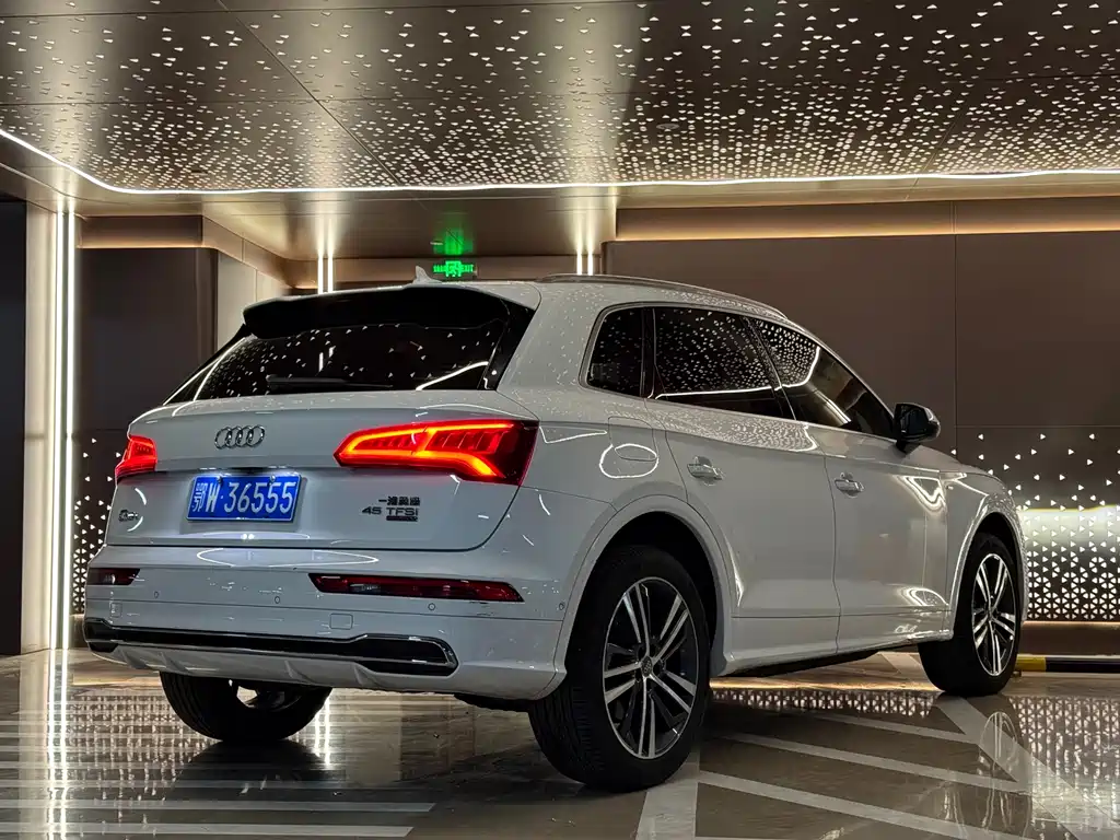 Audi Q5L 2020 — фото 21