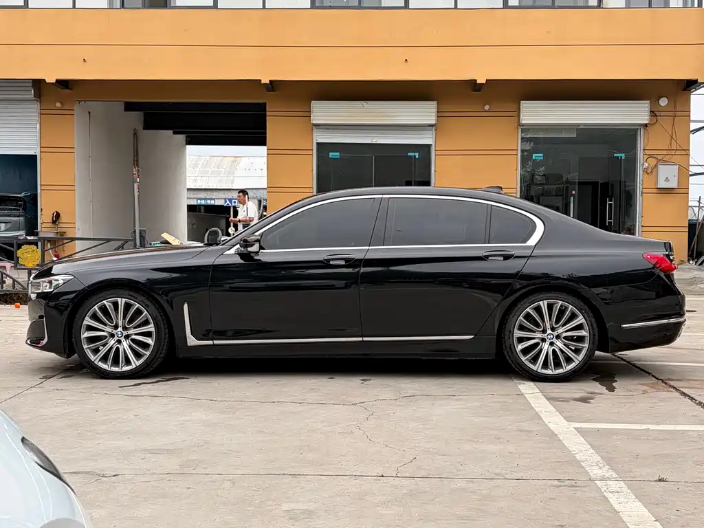 BMW 7 Series 2021 — фото 16