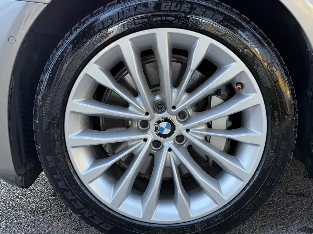 BMW 5 Series 2018 — фото 14