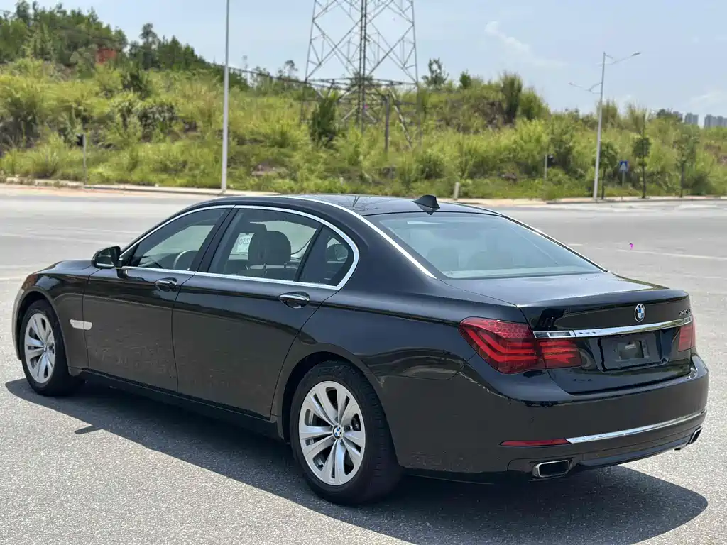 BMW 7 Series 2013 — фото 9