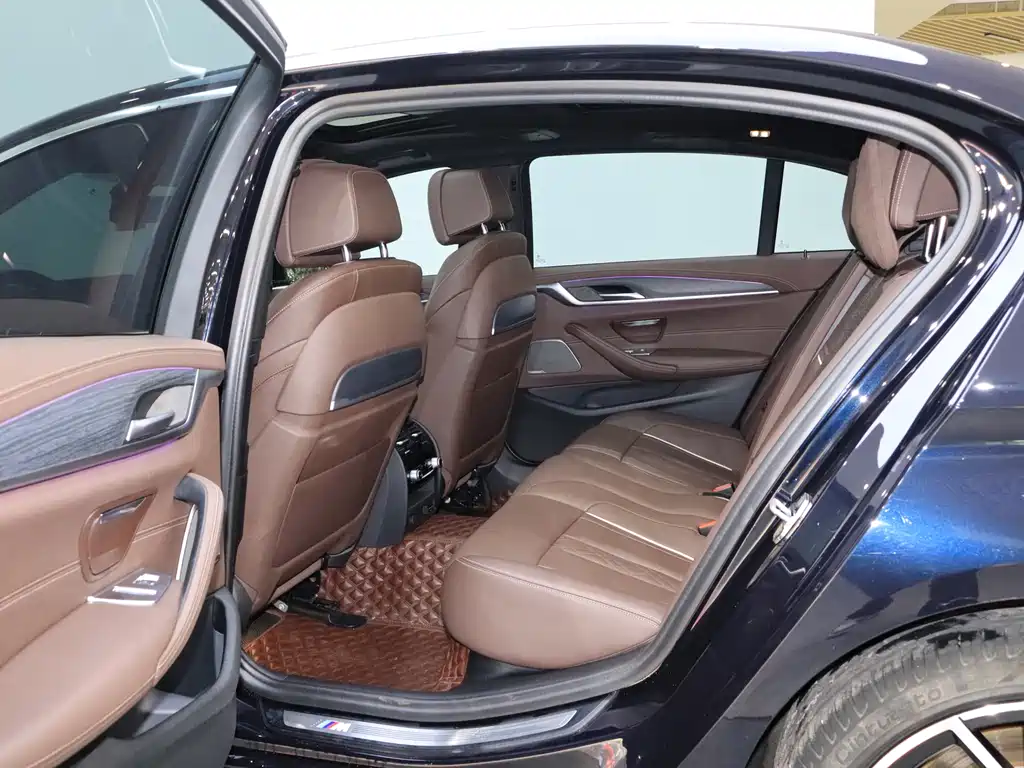 BMW 5 Series 2021 — фото 16
